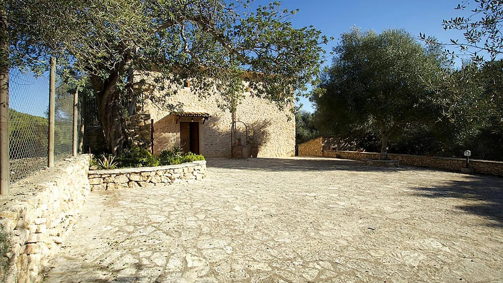 Country House In A Peaceful Rural Setting For Large Groups ペトラ 別荘